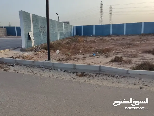 قطعه ارض سكانيه في حي اكسفورد مساحتها 800متر تقع علي شارعين والثالت من خلف القطعه شارع قطران