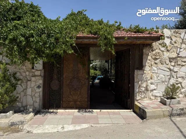 مزرعة خاصة للبيع على شارعين مسورة بالكامل في منطقة ابان من المالك مباشرةً