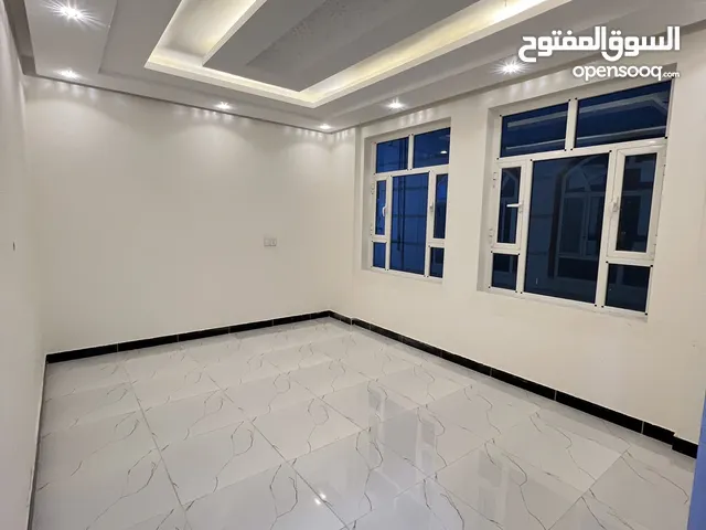 شقة للبيع في بيت بوس بسعر عرررررطه ومغرررري مساحة واااسعة قريب الخدمات العامه جنوبية اغتنم الفرصه