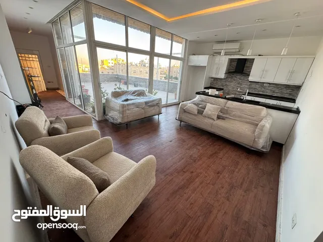 كنب فاخر جدا شبه جديد لم يستخدم للبيع بسعر ممتاز الكنب المفرد بحركه دائرية وباقي الكنب ظهر متحرك