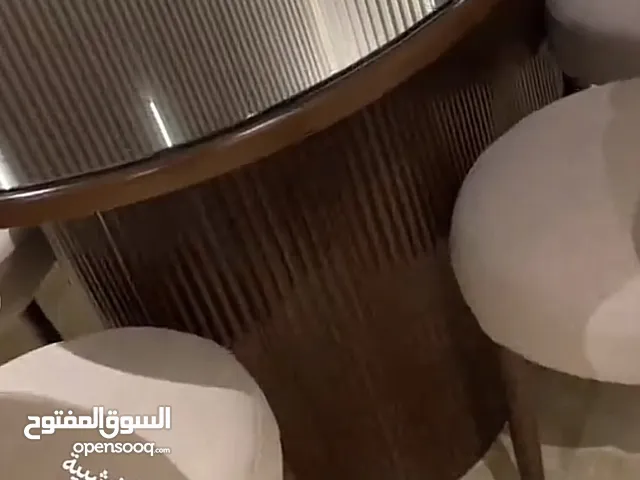 طاولة سفره وطقم مساعد تفصيل