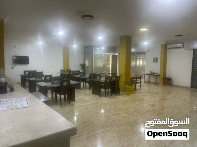 مطعم مأكولات شعبية عتبة للبيع. بمعداته