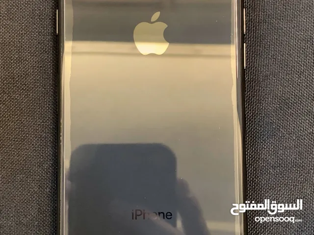 iphone 8 الجهاز حبه نضيفه  والجاد براعيه بالسعر