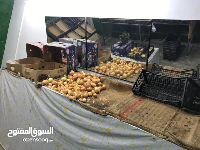 متوفر طاولات خضرة مستعملة عرضها 3متر