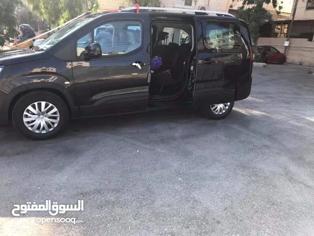 للبيع بيجو ريفتر 2020