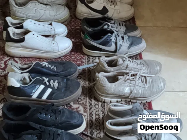 اثنين منهم اصلي واحد اديداس اصلي والثاني سامبا اصلي