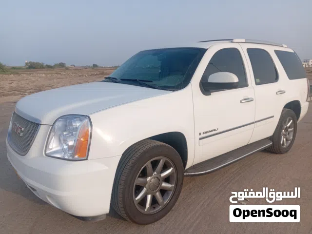 يوكن دينالي للبيع مديل 2009 بحالة ممتازة  اطارات جديده تم عمل سرفس