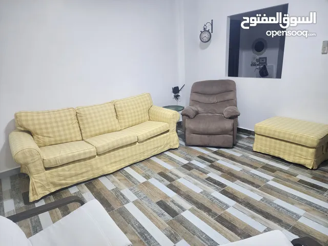 اثاث غرفة جلوس، كنب، ريكلاينر، طاولة جانبية، كراسي