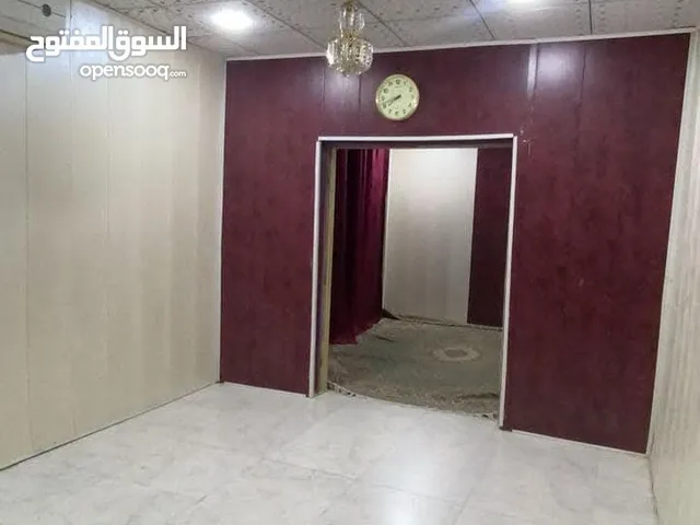 250 m2 5 Bedrooms Townhouse for Rent in Basra Juninah