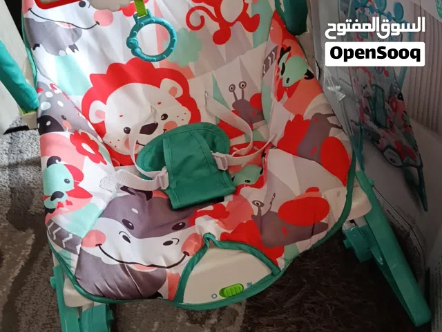 تخت بيبي للبيع شبه جديد مع كوت هزاز التواصل واتس اب