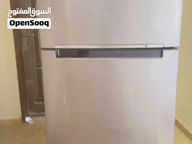 ثلاجة سامسنج شبه جديده تم استخدامها لمده قصيره ثم عرضت للبيع الجاد يتواصل على رقم