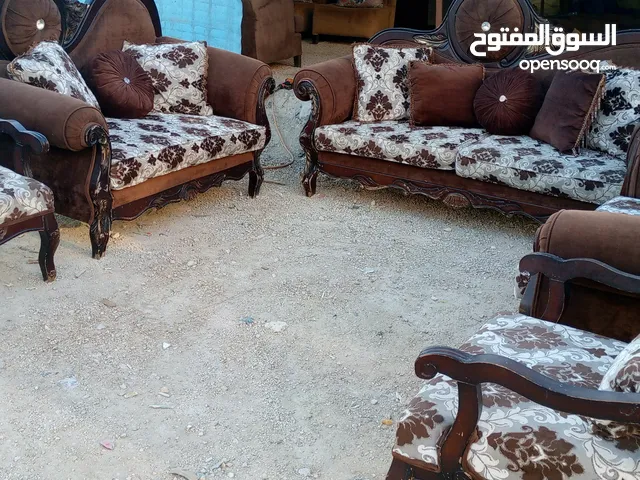 طقم كنب شبه جديد نظيف جدا 9 مقاعد خشب زان بحاله ممتازه جدا جدا