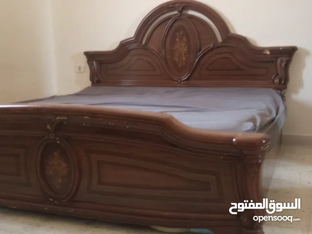 دولاب مهني قديم لوح ايطالي ومعاه سرير