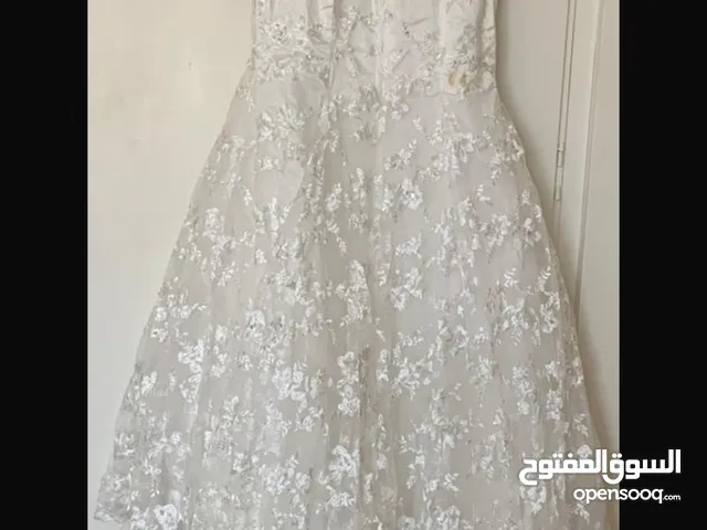 للبيع فستان زفاف ناعم جديد
