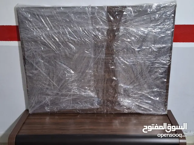 طاوله تلفزيون مع ظهر خشب جديده للبيع