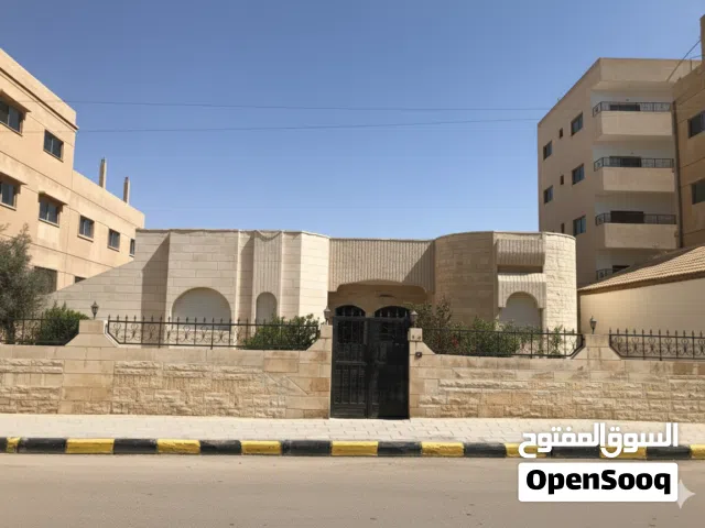 فيلا للإيجار – موقع استثماري مميز