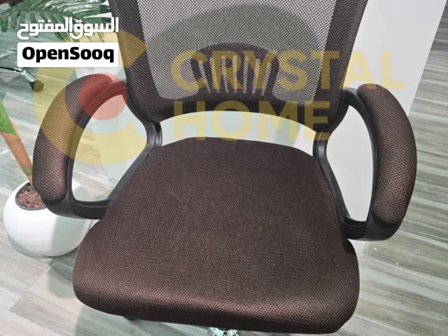كراسي مكتب بتصميم أنيق وقاعدة كروم فاخرة   خلي مكتبك يلمع بالأناقة والراحة! كراسي مكتبي فخم