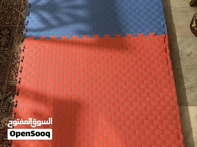 ارضية للنشاطات الرياضية و للأطفال