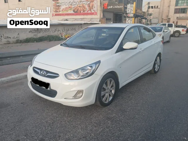 2012 هيونداي اكسنت Limited