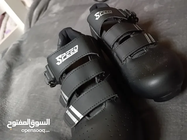 حذاء الدراجة جديد مش ملبوس