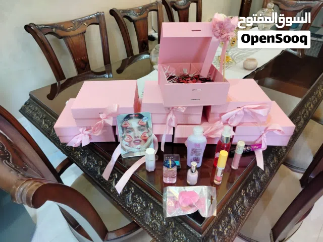 8 box مكياج للبيع بسعر مغري جدا كل صندوق فيه 11قطعه