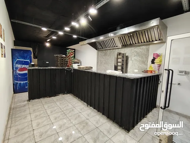 مطعم شاورما و بيتزا و معجنات