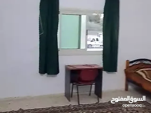 غرفة مفروشة بسكن مشترك مع طالبات مقابل جامعة الخليل
