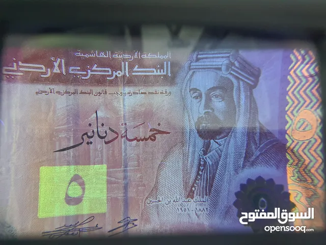 جهاز فحص النقود بحالة جيدة جداً