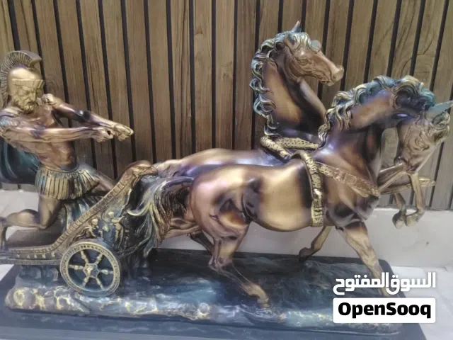 تحف ملكية فاخرة (حصان وعربة محارب) وزن ثقيل جداً حالة الوكالة قابل للتفاوض بشيء بسيط