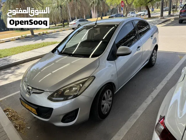 2015 مازدا 2 Standard