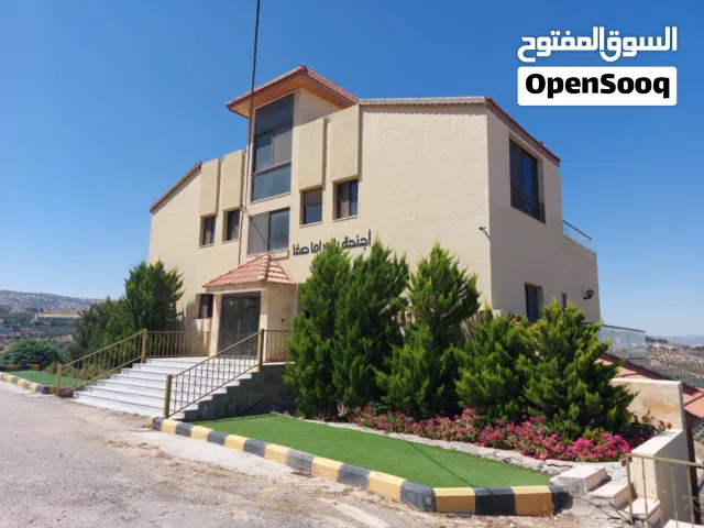 شقة فندقية بإطلالة بانورامية ساحرة على سد الملك طلال