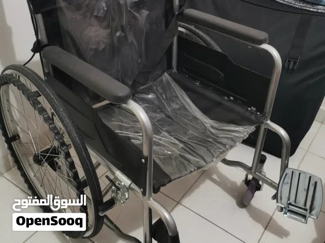كرسي عجلات لكبار السن