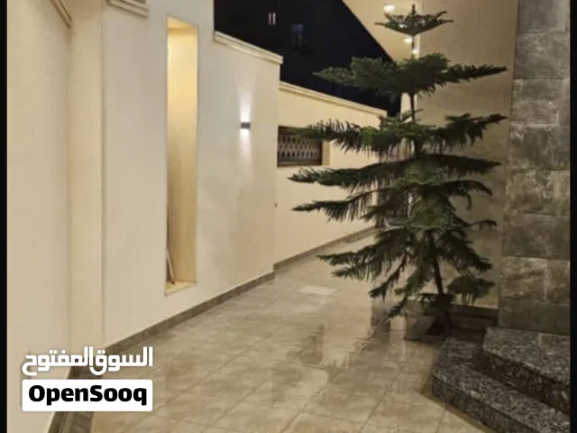 فيلا ثلاته 3 واجهات و 3 طوابق وملحق للبيع تقع في طرابلس - سوق الجمعة الصور في الخاص