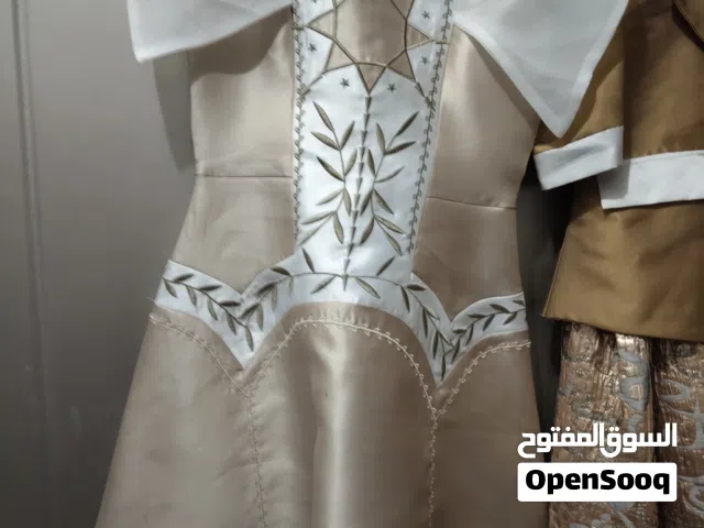 فستان يلبس عمر من 10 إلى 12 سنة لبسة وحدة نظيف جدا للبيع 7 دنانير