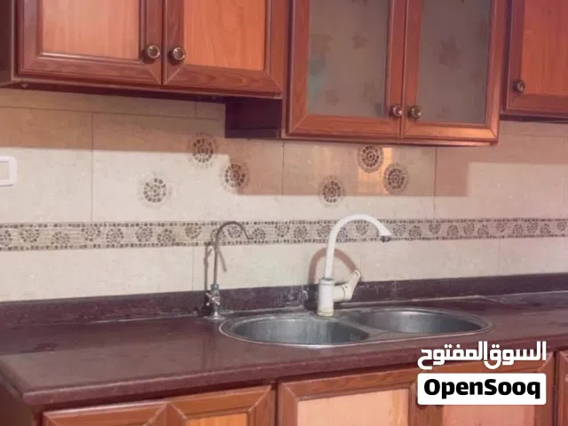 دولاب مطبخ ب ف سي الومنيوم5 متر الجهة الاولى والتانيه 5 إلا ربع استعمال نظيف مكاني عرادة
