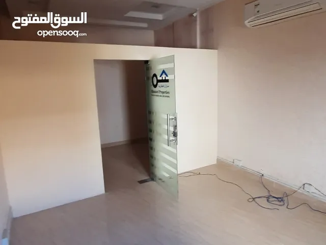 (عادل)غرفه وصاله ايجار سنوي منطقه المويهات2مساحه ممتازه
