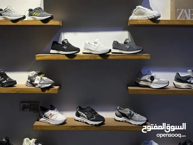 بضاعة محل - احذية رياضية