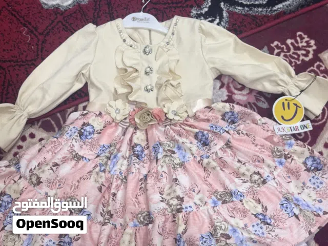 ملابس يلبسن عمر سنتين ونص و3 سنوات