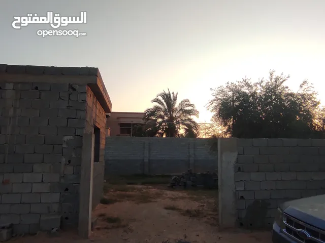 ارض مساحتها 415 للايجار بداخلها بناء مساحته 60 متر شقة صغيرة وفيها زوز واجهات فيها بئر وماجن