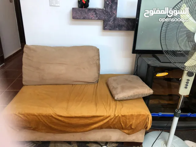طقم كورنر مستعمل شيئ بسيط  ويوجد غاز مع كراسي عدد5  مع جهاز رياضة للمشي بسعر اخر