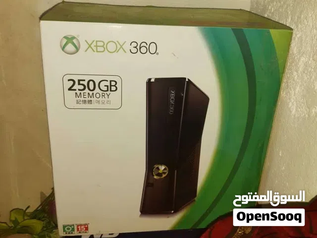 Xbox 360 Super Slim   مستخدم نظافة 50% هارد 250GB بيه اكثر من 20 لعبة