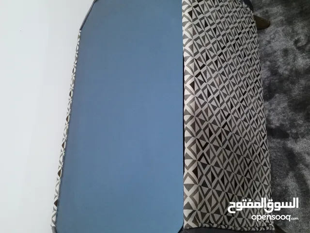 طاوله زجاج لون رمادي