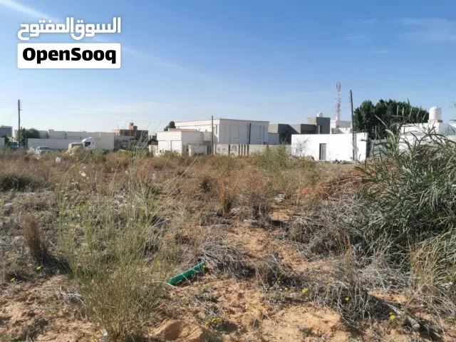 قطعة أراضي سكنية 200 واجهتين في مقسم سكني في طريق الجدادعة عين زاره بالقرب من الأربع شوارع المخفيه