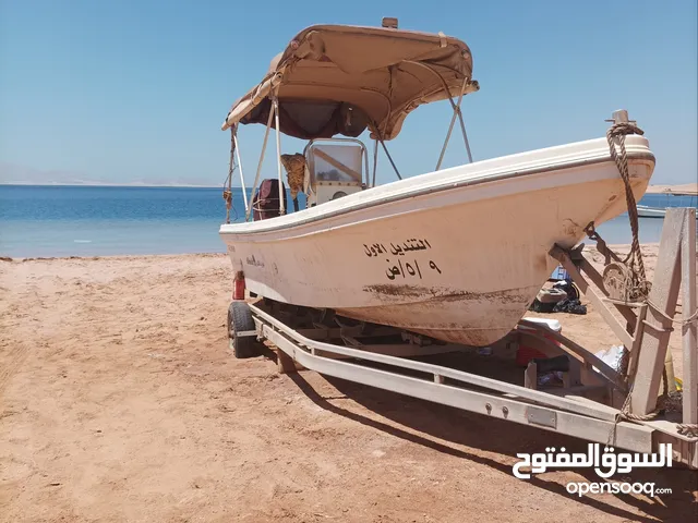 قارب للبيع