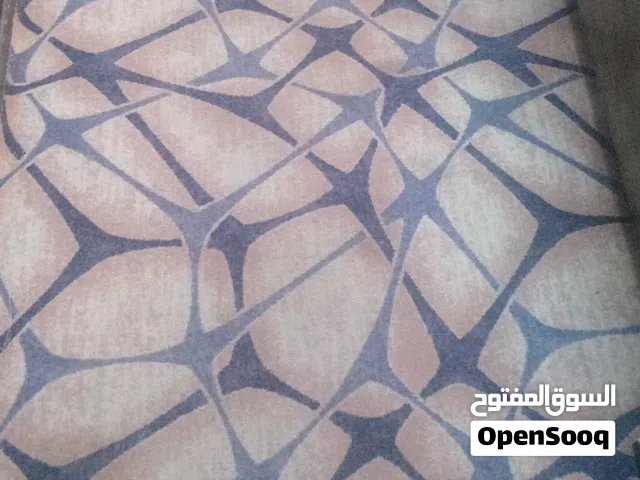غرفة نوم كامله مع موكيت وبرادي