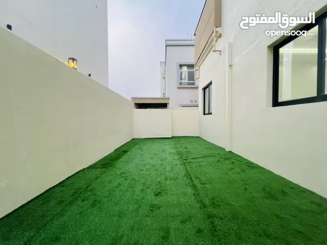 غرفتين وصاله 2 حمام مدخل خاص مع حديقه  خاصه