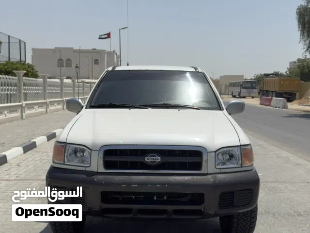 2001 نيسان باثفايندر Standard