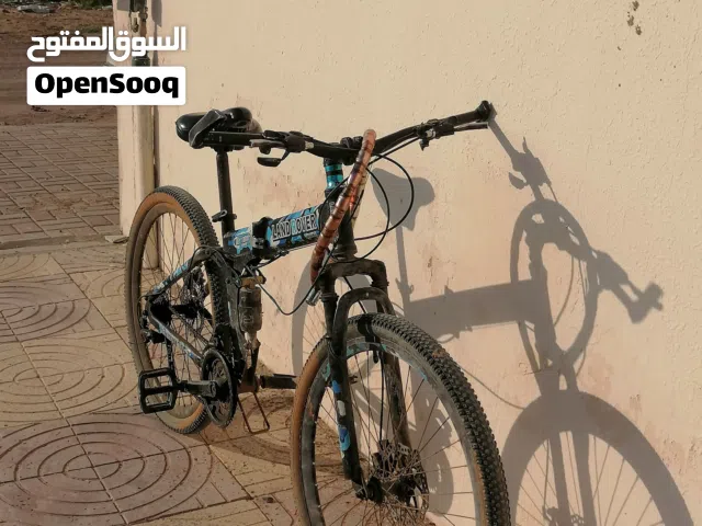 يوجد فراملان وسبعه جيرات خلفيه وثلاثه جيرات اماميه وبركان ومساعد جامبو