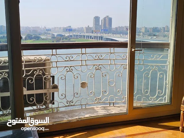 شقة على كورنيش النيل المعادى بسعر مميز جداً للبيع