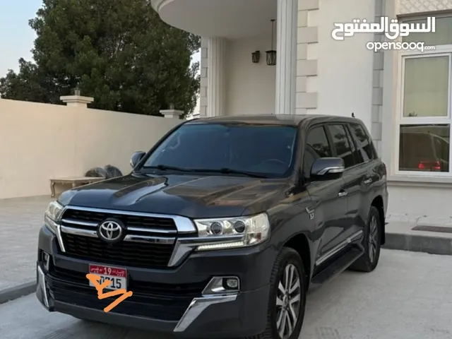 لاندكروزر 2016